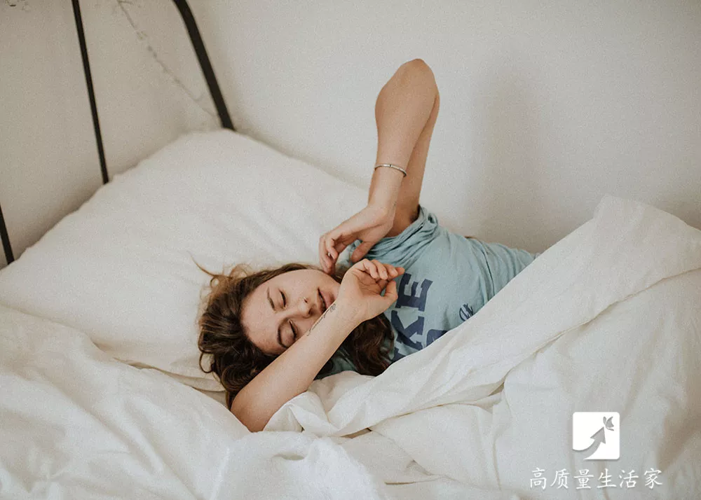 总喜欢在睡前玩手机的人，用不了多久，这 4 个“痛苦”或许会落你身上！休闲区蓝鸢梦想 - Www.slyday.coM