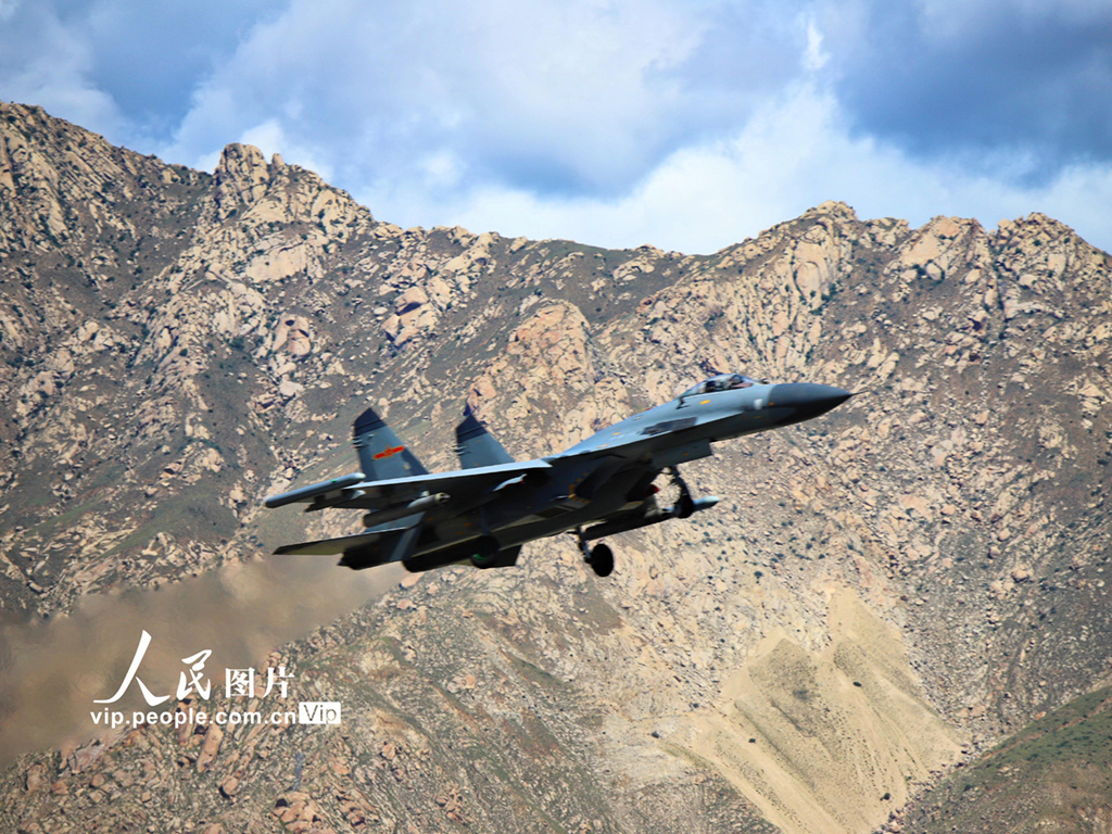 西部战区空军航空兵某旅实战实训砺精兵