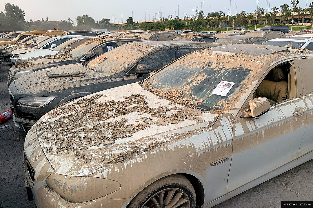 航拍灾后泡水车停车场 7 郑州特大暴雨致约40万辆车受损 财经头条