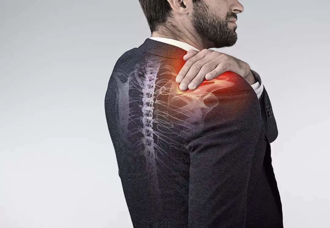 总喜欢在睡前玩手机的人，用不了多久，这 4 个“痛苦”或许会落你身上！休闲区蓝鸢梦想 - Www.slyday.coM