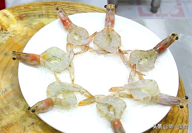 大厨教你做五星酒店招牌菜:富贵开运金虾,鲜嫩可口,简单易学