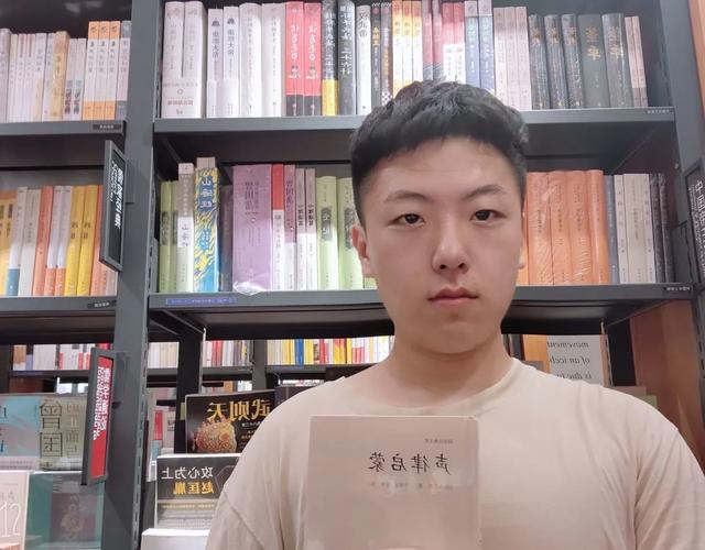 这个少年,热爱古文学,背着《滕王阁序》走进武汉大学…休闲区蓝鸢梦想 - Www.slyday.coM 这个少年,热爱古文学,背着《滕王阁序》走进武汉大学…休闲区蓝鸢梦想 - Www.slyday.coM