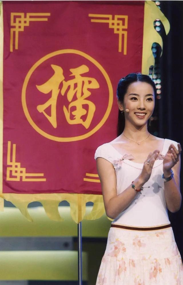 李思思张蕾同框比美靠挑战主持人成名后如今现状怎么样