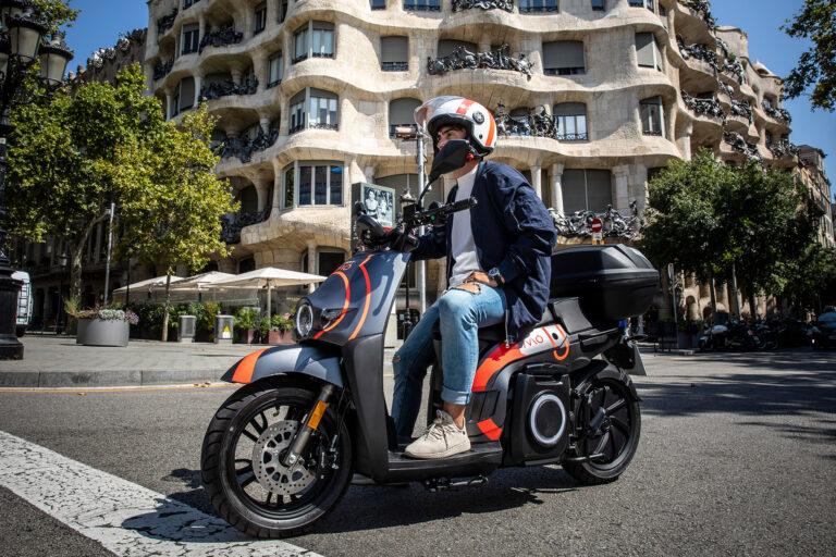 西雅特推出首项共享摩托服务SEAT MO。图片来源：Motorbike magazine