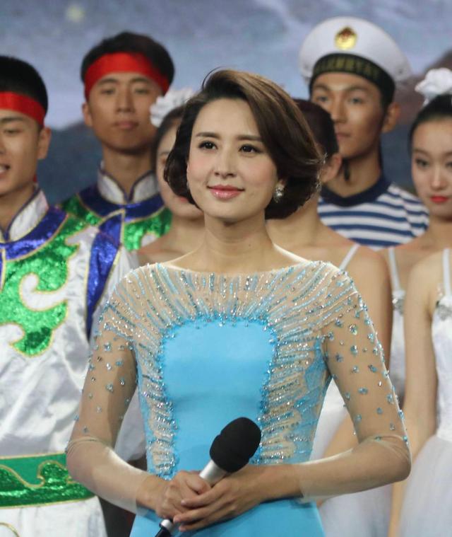 李思思张蕾同框比美靠挑战主持人成名后如今现状怎么样