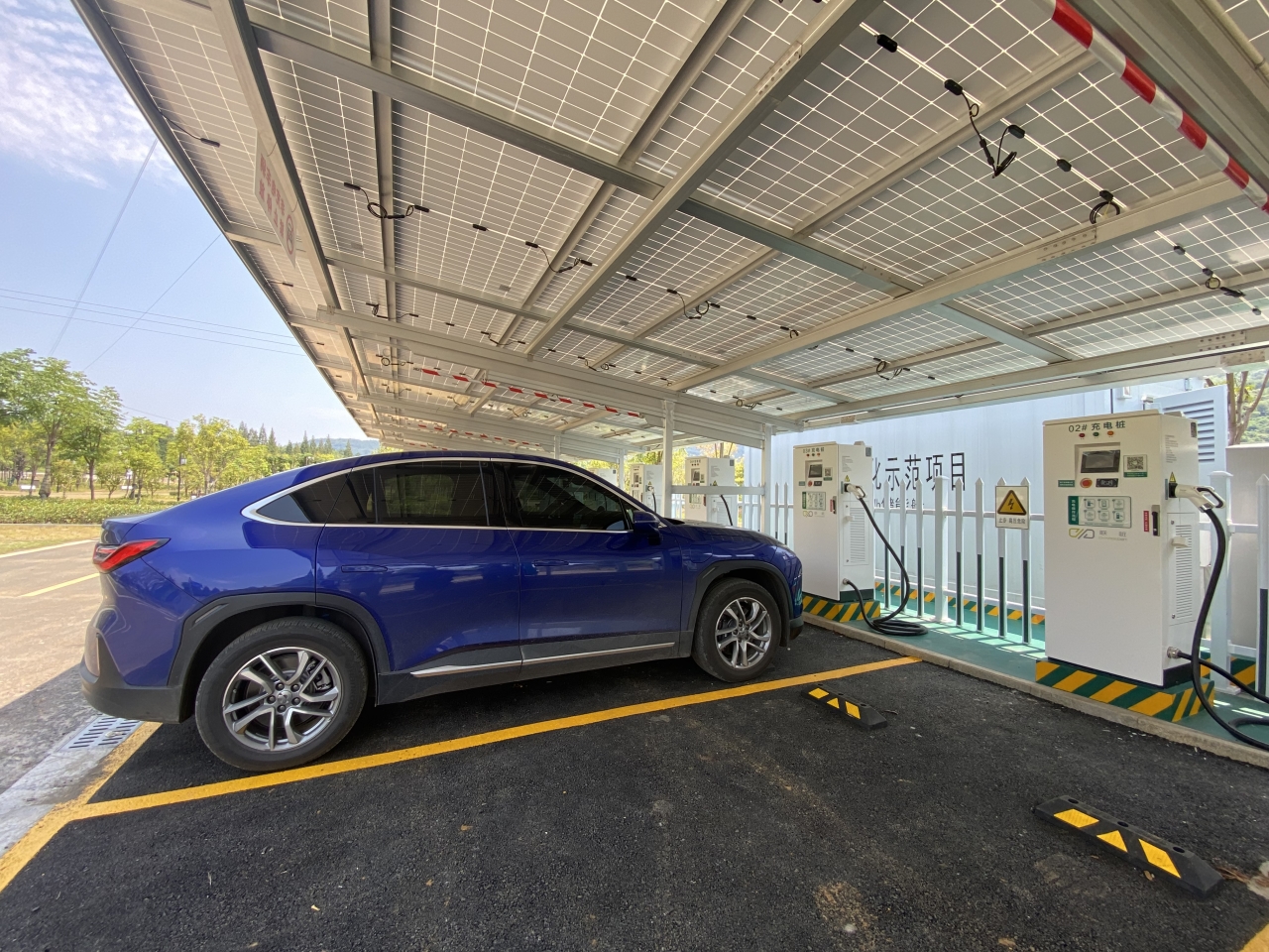 绍兴首个光储充一体化充电站在新昌投入使用