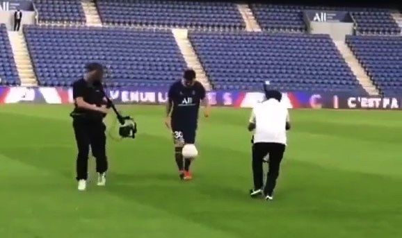 梅西球场颠球亮相照曝光 法甲开“特例”允许其穿30号球衣休闲区蓝鸢梦想 - Www.slyday.coM 梅西球场颠球亮相照曝光 法甲开“特例”允许其穿30号球衣休闲区蓝鸢梦想 - Www.slyday.coM