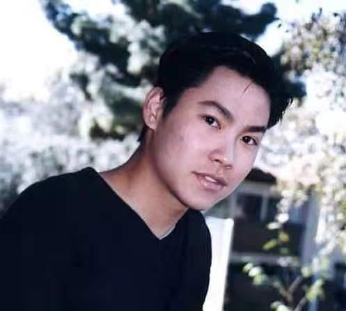 14岁出国19岁入狱23岁靠在妈妈怀里离世的他,一年后作品惊艳众人休闲区蓝鸢梦想 - Www.slyday.coM