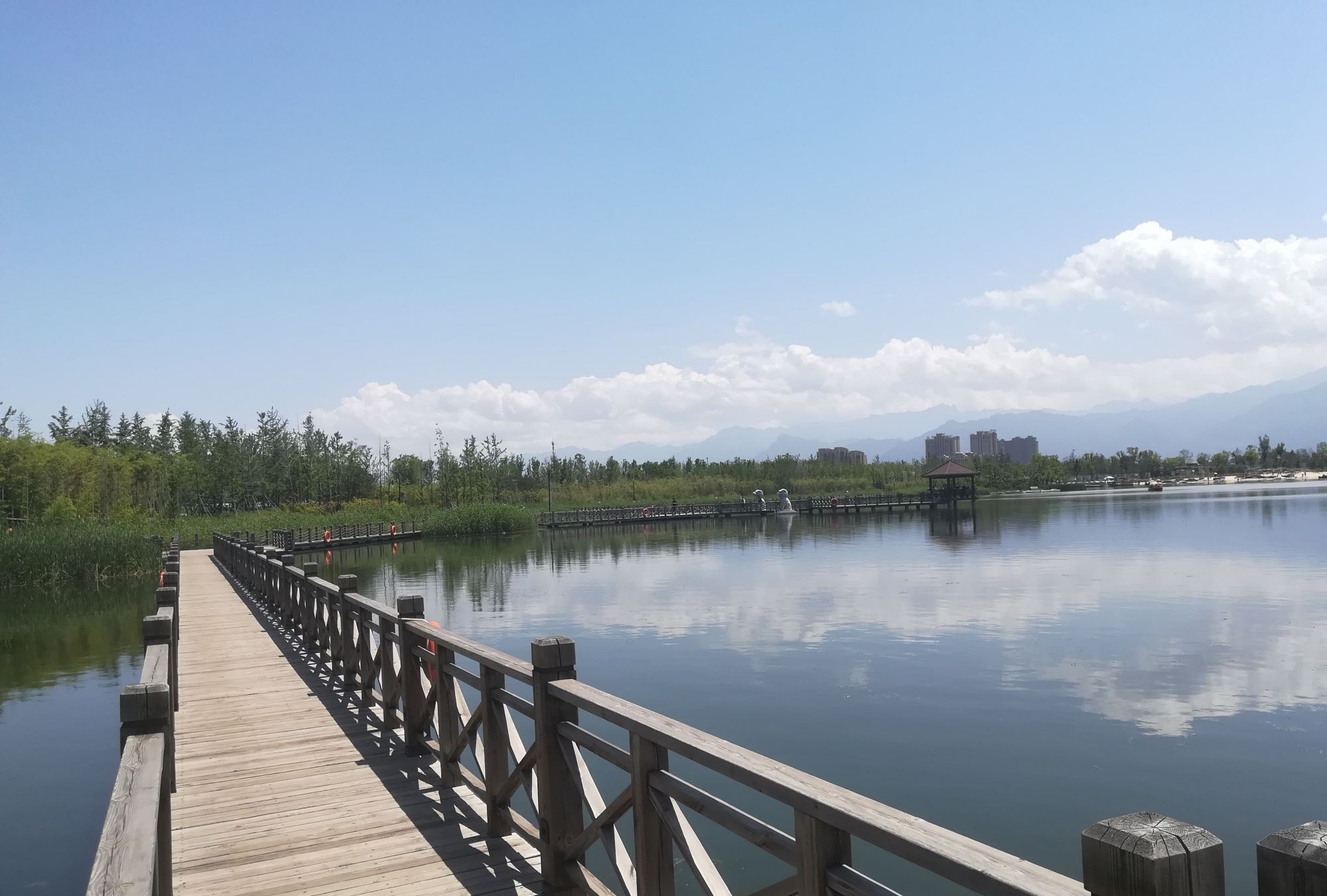 西安的"巨无霸"公园走红,号称陕西"小西湖",门票0元值得来