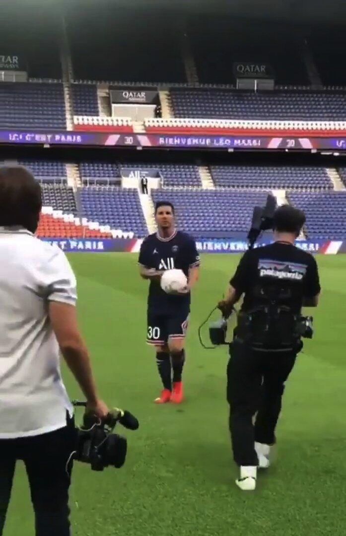 梅西球场颠球亮相照曝光 法甲开“特例”允许其穿30号球衣休闲区蓝鸢梦想 - Www.slyday.coM 梅西球场颠球亮相照曝光 法甲开“特例”允许其穿30号球衣休闲区蓝鸢梦想 - Www.slyday.coM