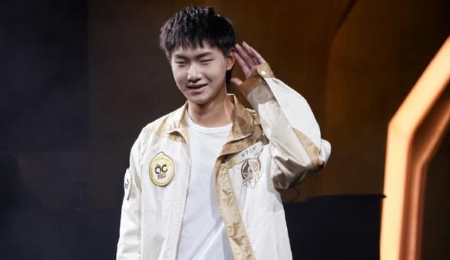 KPL消极比赛不禁赛,飞牛只被扣除1个月工资,抄写QG口号100遍休闲区蓝鸢梦想 - Www.slyday.coM KPL消极比赛不禁赛,飞牛只被扣除1个月工资,抄写QG口号100遍休闲区蓝鸢梦想 - Www.slyday.coM