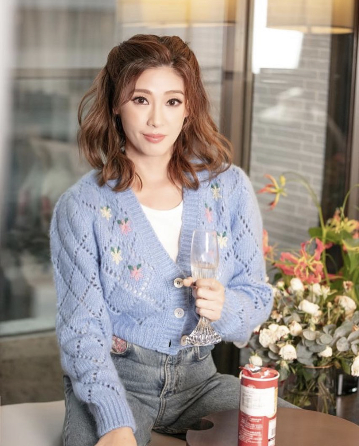 翁嘉穗罕见携幼子公开露脸6岁儿子害羞不合照长相似67岁父亲