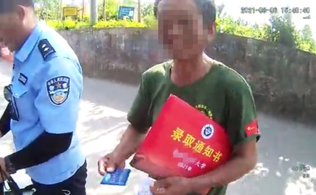 酒驾被查!他一脸笑意,手里还攥着录取通知书休闲区蓝鸢梦想 - Www.slyday.coM