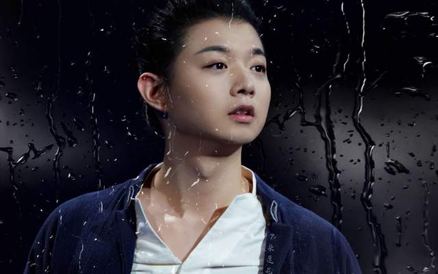 结果霍尊让她删博,互相取关,在粉丝网曝这姑娘的时候,霍尊没有去引导