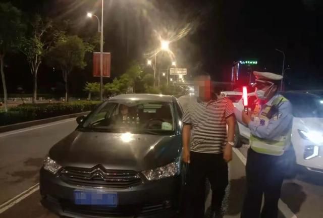 酒驾被查!他一脸笑意,手里还攥着录取通知书休闲区蓝鸢梦想 - Www.slyday.coM