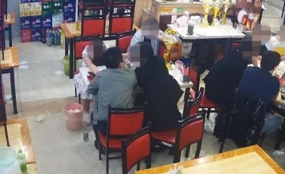 女子撸串喝酒意外身亡,搭讪的3男子主动劝酒,他们能置身事外吗休闲区蓝鸢梦想 - Www.slyday.coM