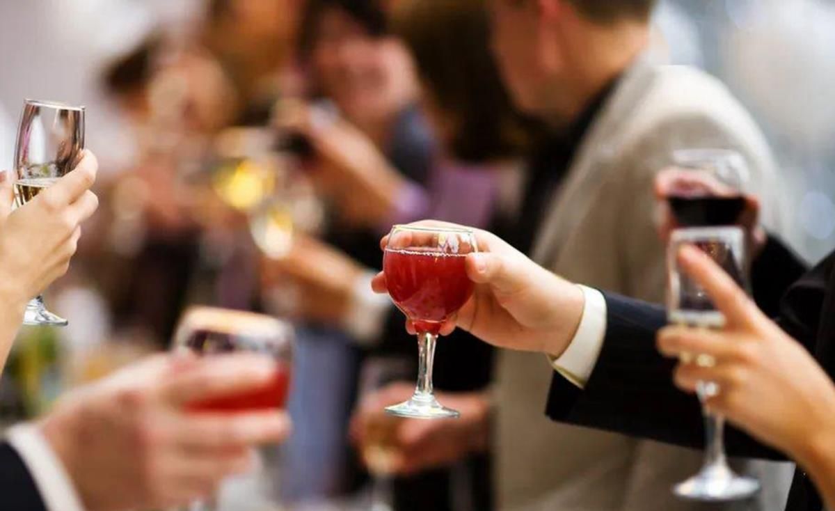 女子撸串喝酒意外身亡,搭讪的3男子主动劝酒,他们能置身事外吗休闲区蓝鸢梦想 - Www.slyday.coM