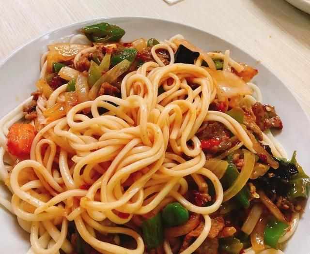 最受欢迎面食之-《新疆过油肉拌面》