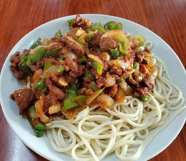 最受欢迎面食之-《新疆过油肉拌面》