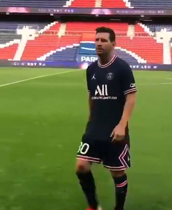 有生之年!梅西穿30号球衣在巴黎主场颠球,哈维小白发声：难过休闲区蓝鸢梦想 - Www.slyday.coM