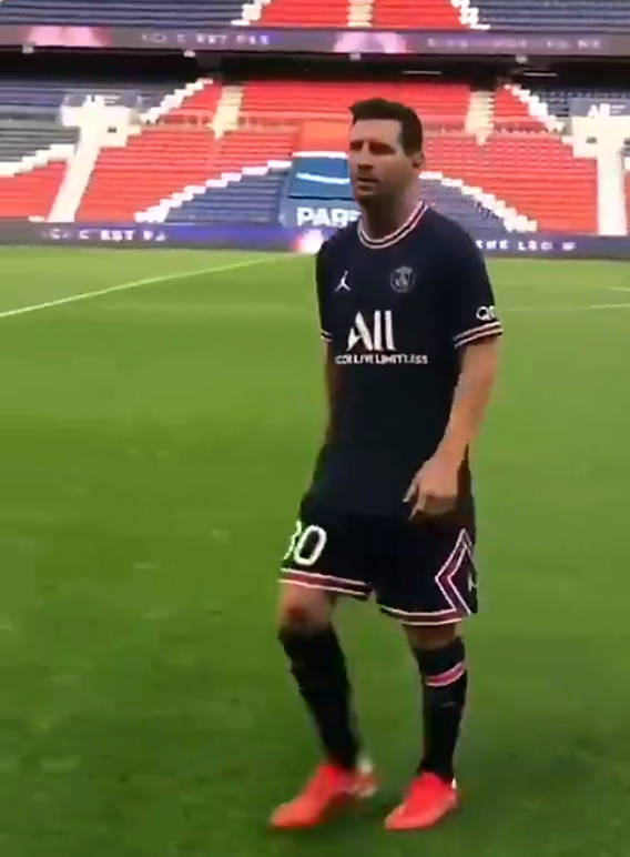 有生之年！梅西穿30号球衣在巴黎主场颠球，哈维小白齐发声：难过休闲区蓝鸢梦想 - Www.slyday.coM