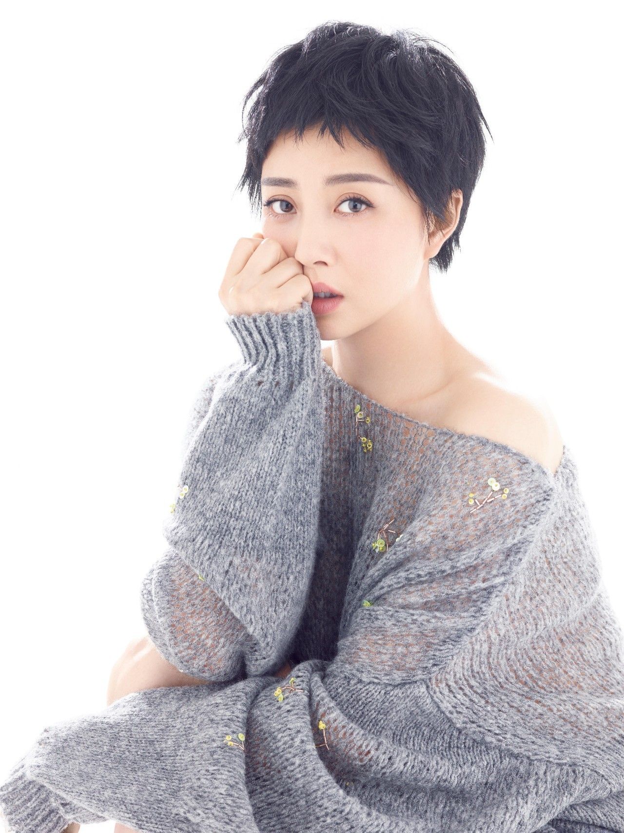 42岁殷桃结婚了?被曝豪宅面积5000平,甜蜜称陌生男子为“老公”休闲区蓝鸢梦想 - Www.slyday.coM 42岁殷桃结婚了?被曝豪宅面积5000平,甜蜜称陌生男子为“老公”休闲区蓝鸢梦想 - Www.slyday.coM