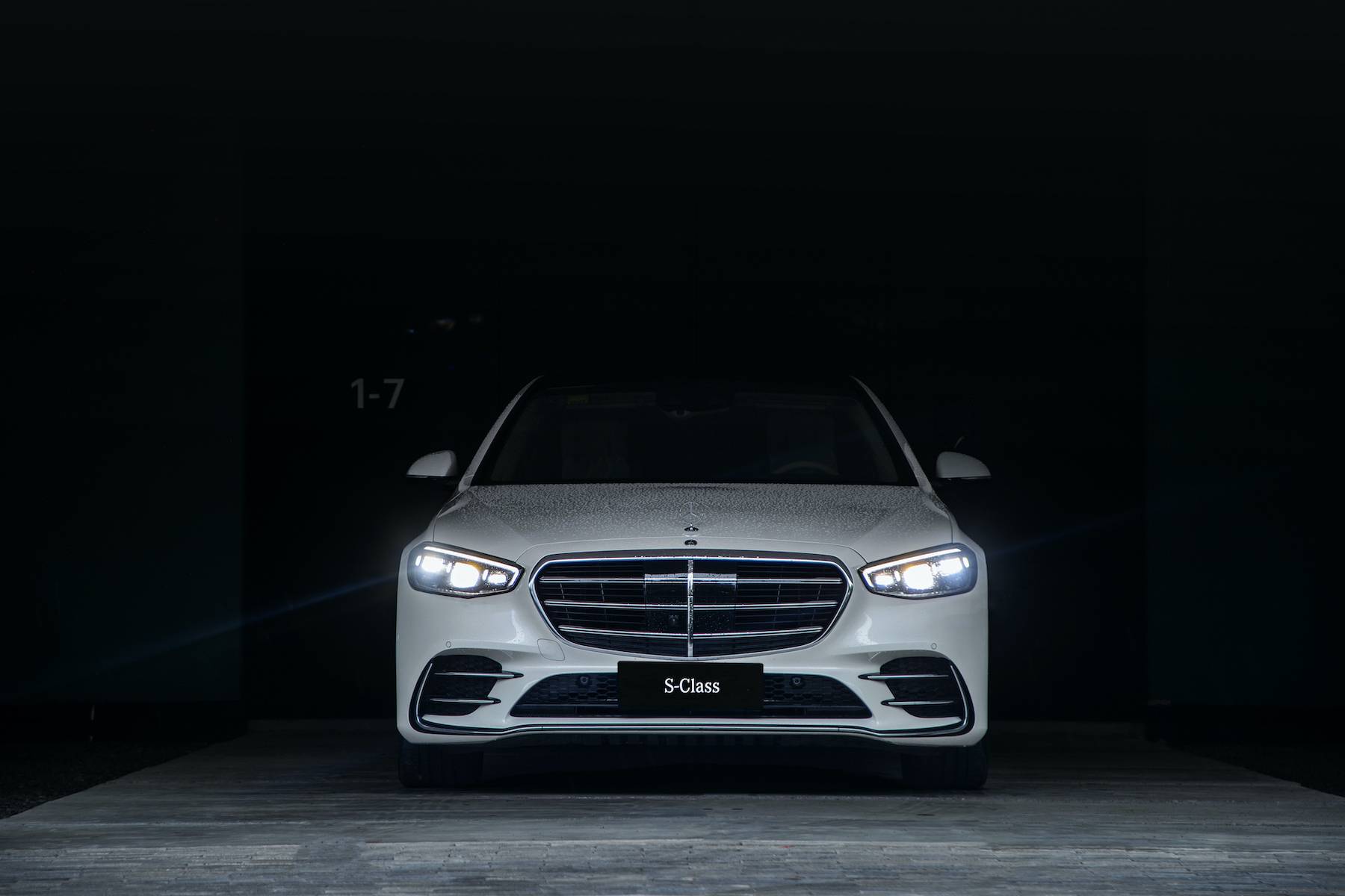 奔驰s级:既然罕逢对手,那就自我狠命革新