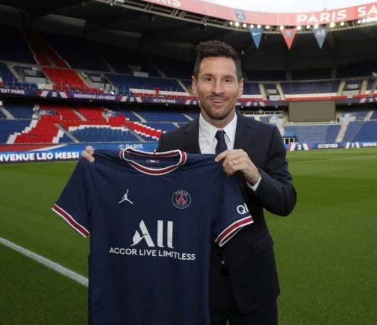 有生之年!梅西穿30号球衣在巴黎主场颠球,哈维小白发声：难过休闲区蓝鸢梦想 - Www.slyday.coM