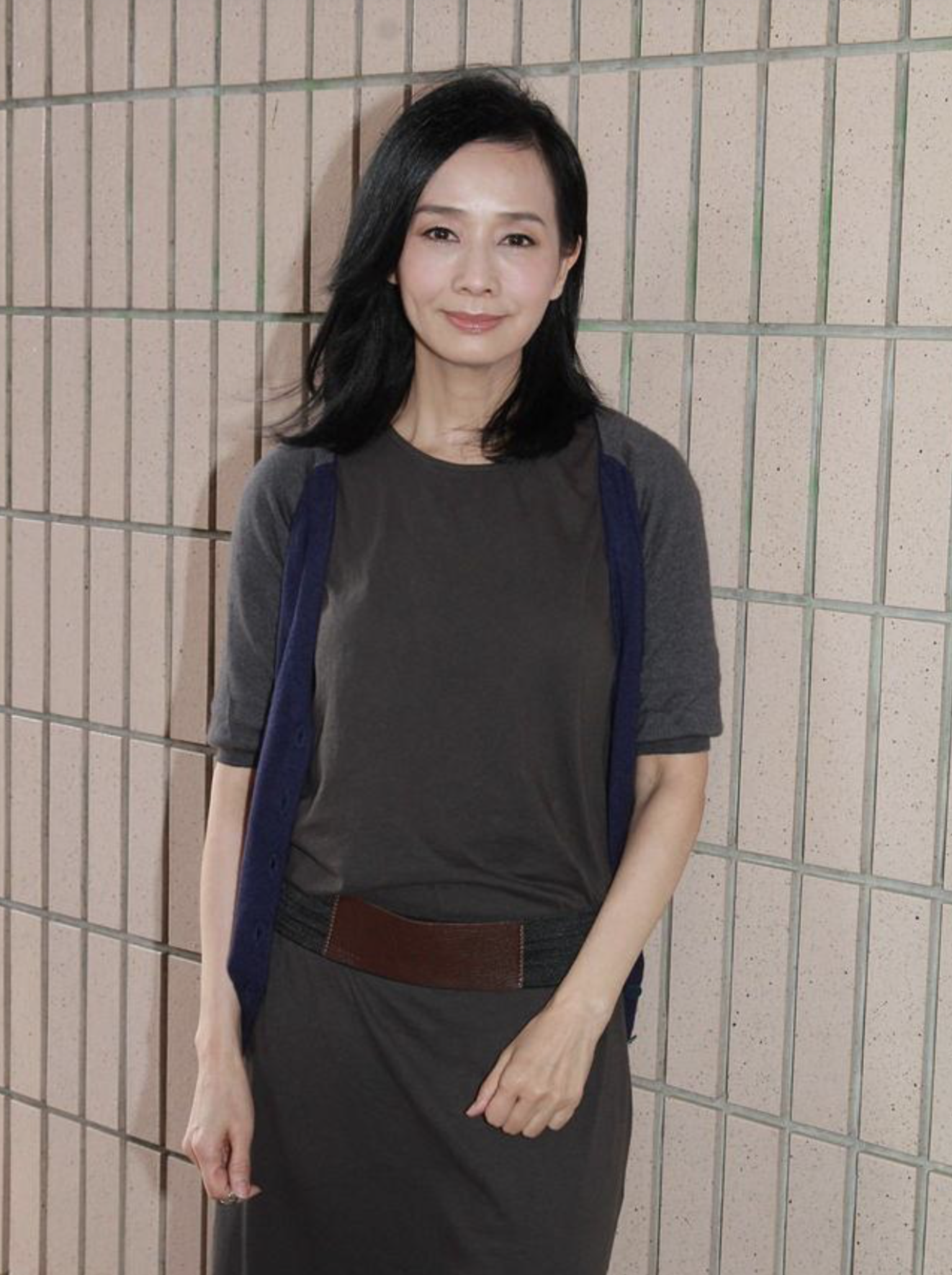 毛舜筠庆祝与长女重聚晒全家福74岁丈夫白发出镜合照似三代人