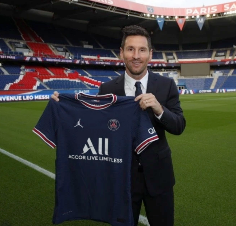 有生之年！梅西穿30号球衣在巴黎主场颠球，哈维小白齐发声：难过休闲区蓝鸢梦想 - Www.slyday.coM