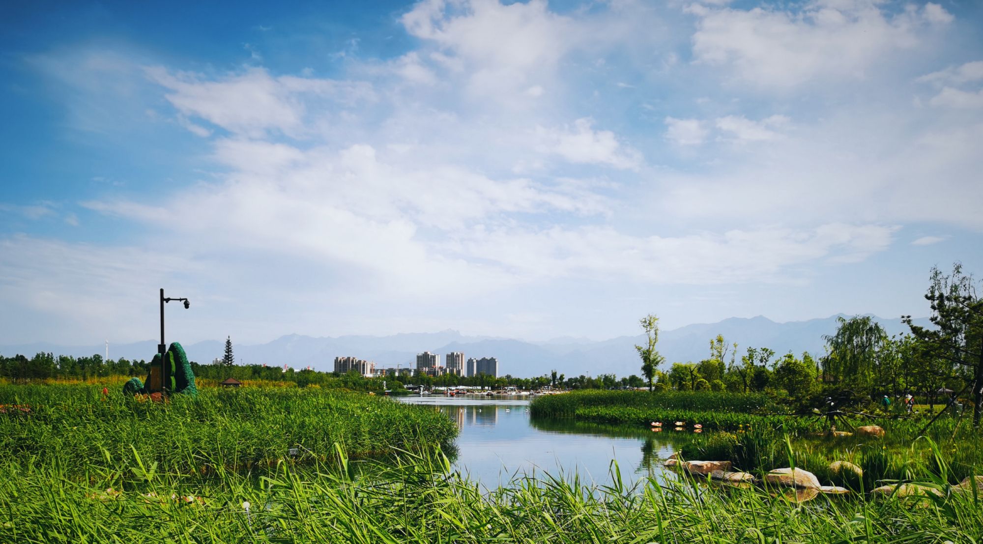 西安的"巨无霸"公园走红,号称陕西"小西湖",门票0元值得来