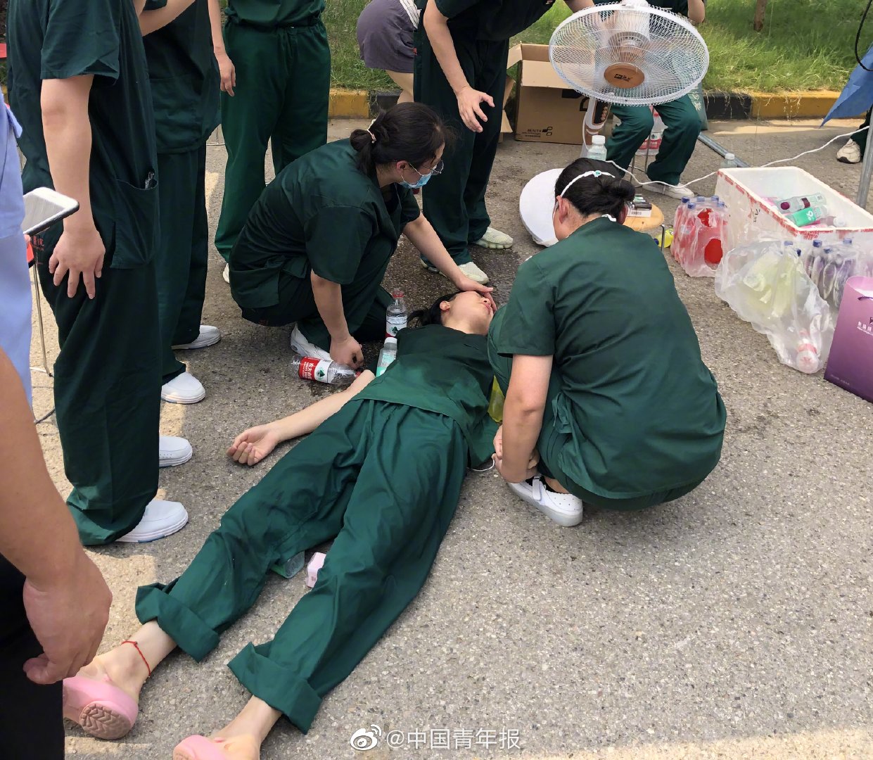 连云港援宁护士核酸采样现场中暑晕倒 经救治已无大碍
