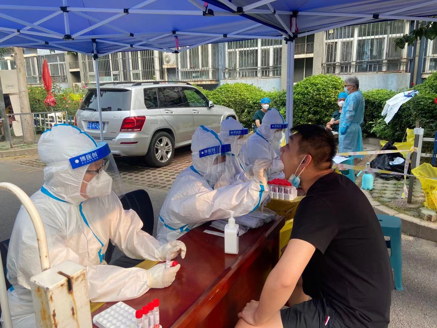 北京回龙观封闭社区今天再验核酸看结果决定八社区是否解封