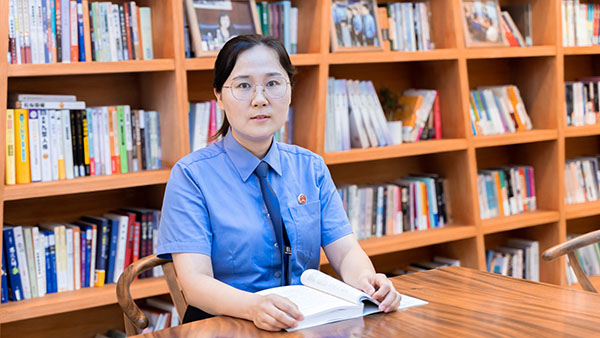 李艳:为了心中那道光|法官|法院_新浪新闻