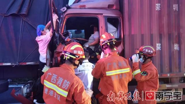 凌晨高速上车辆被追尾，他这个举动救了后车被困司机一命休闲区蓝鸢梦想 - Www.slyday.coM