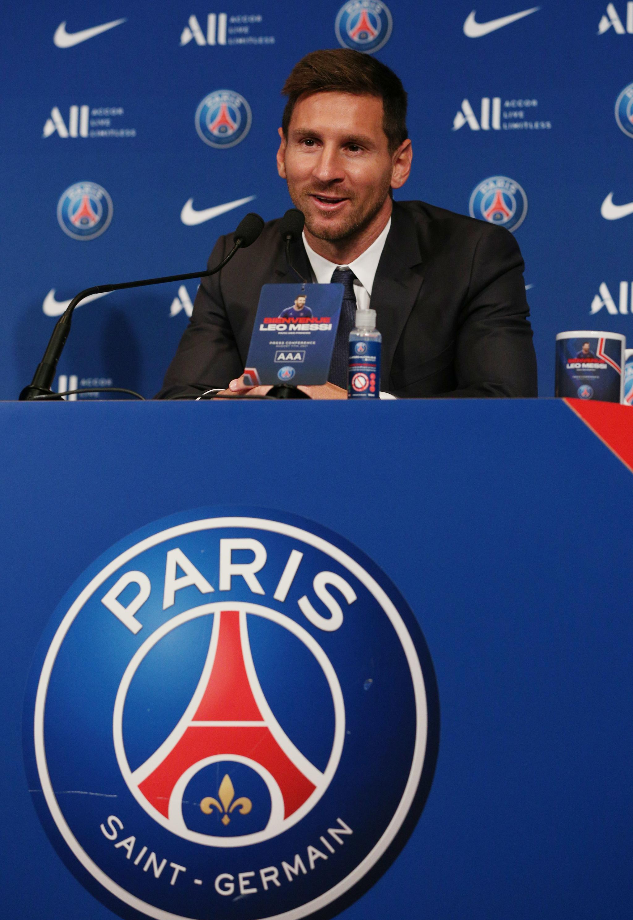 足球梅西加盟巴黎圣日耳曼俱乐部