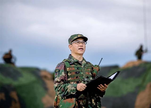 2019年年底,一纸调令,周勇坤又奔赴另一个导弹旅任旅长.
