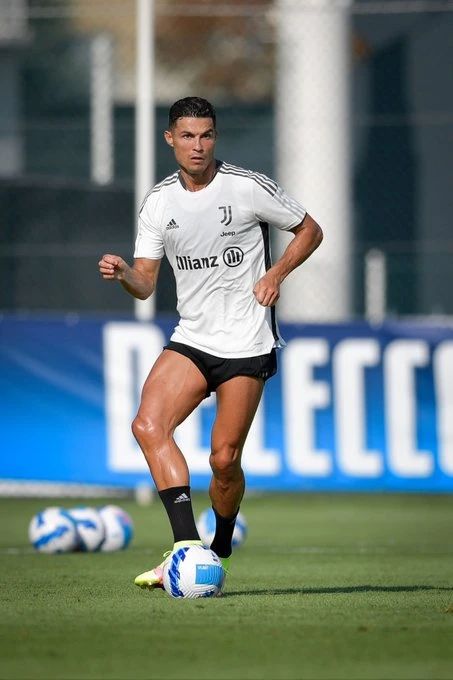 c罗最新训练图集|克里斯蒂亚诺·罗纳尔多_新浪新闻