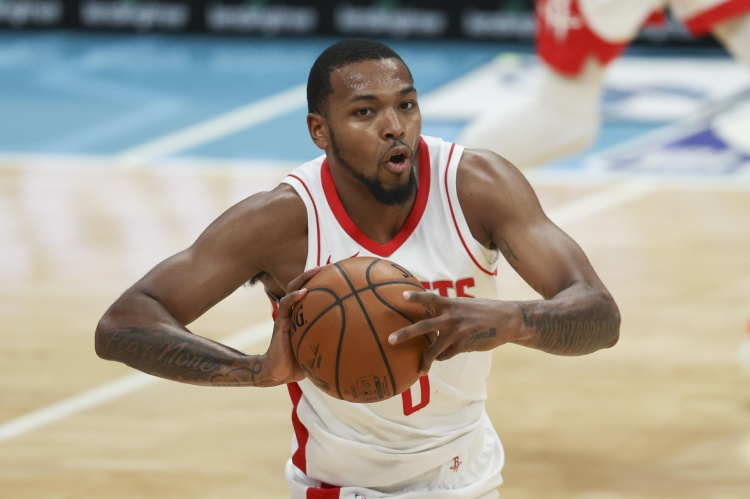 名记:斯特林-布朗合同为2年600万 均是全额保障