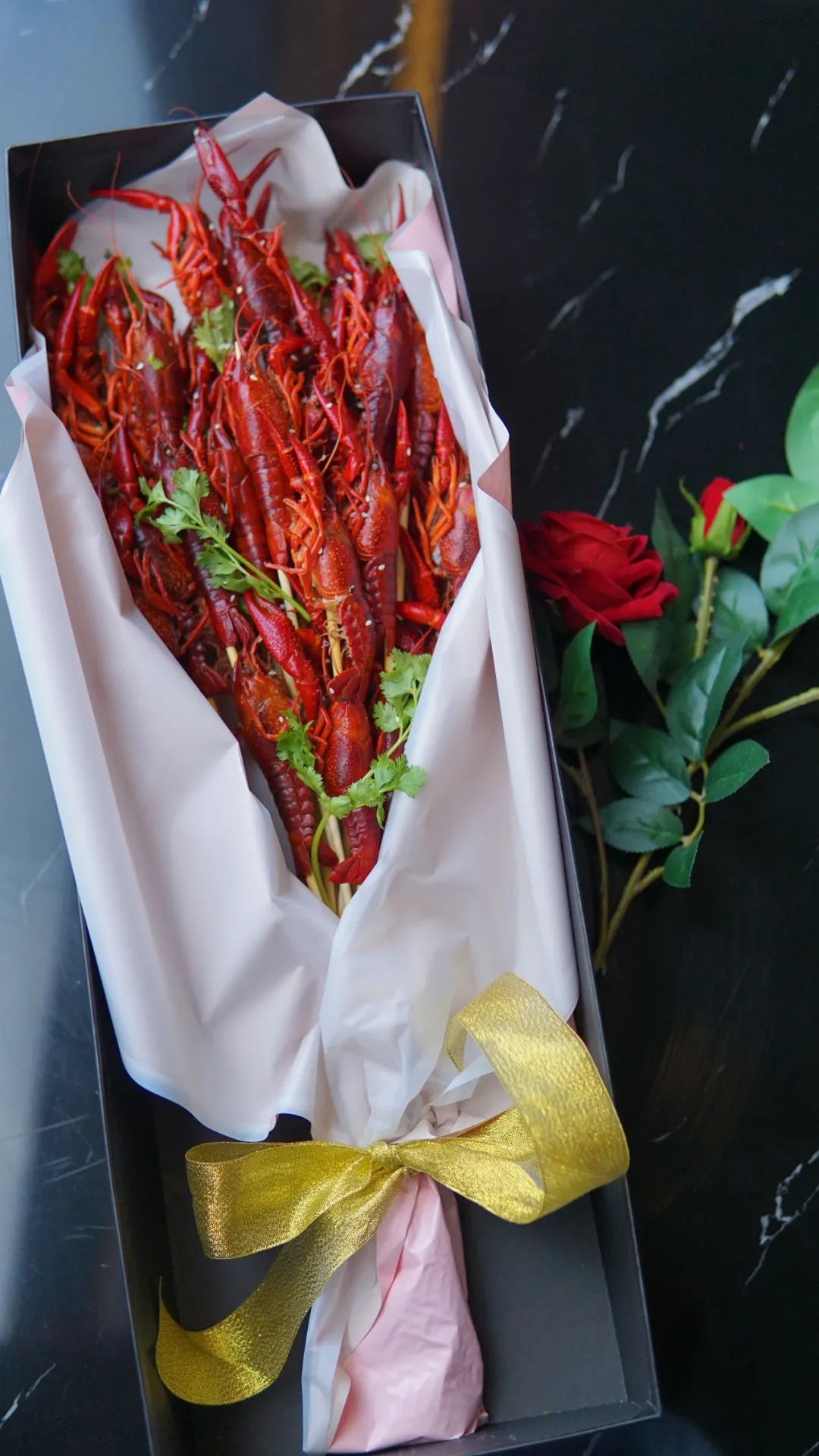 fm950明星主播志翎,郅伟送你一束小龙虾花束七夕佳节特别策划新希望