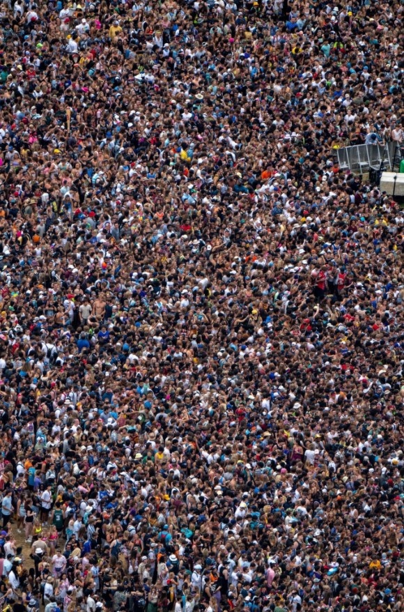 莱因克尔晒人从众照片想象一下梅西在巴黎受到的热烈欢迎