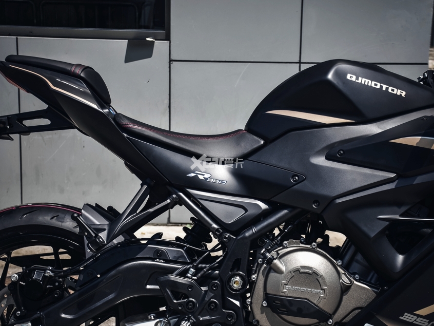 qjmotor赛350双碟刹版到店现货充足