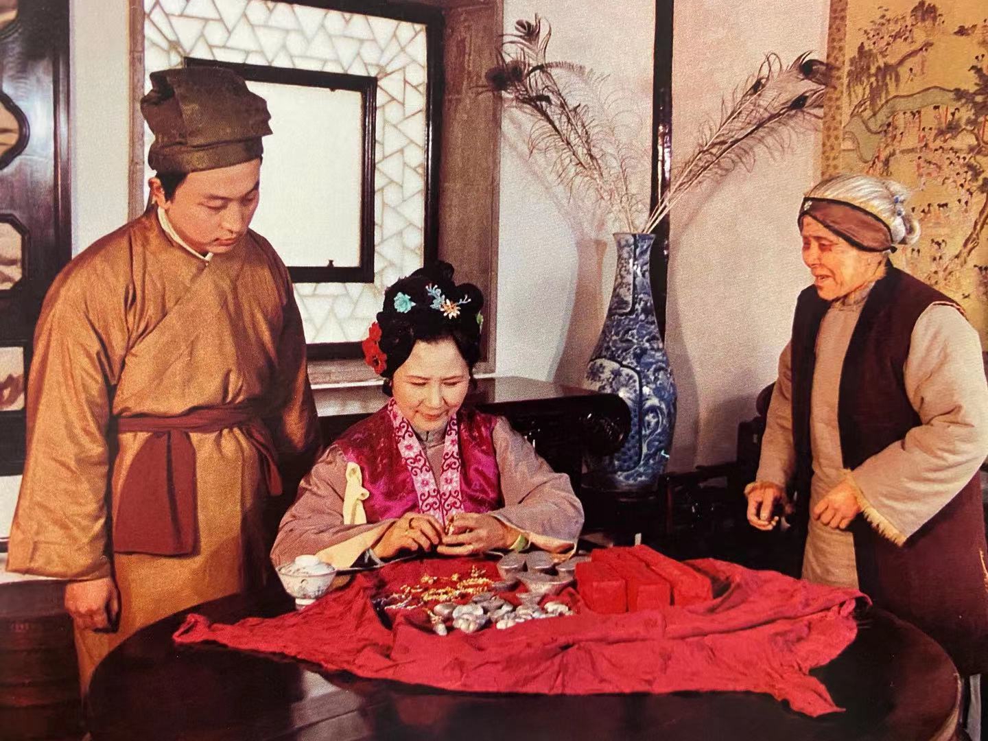 刘姥姥才是红楼梦大结局的关键人物，“母蝗虫”三字别有深意休闲区蓝鸢梦想 - Www.slyday.coM