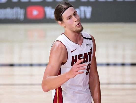 斯特林-布朗也不错,8.2分4.4板1.