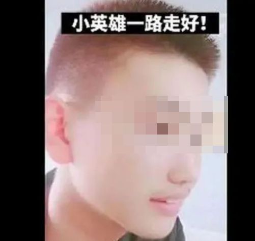 17岁少年搭救落水者后身亡,告别仪式上,三名被救女孩曾跪地道歉休闲区蓝鸢梦想 - Www.slyday.coM