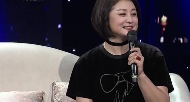 于月仙曾透露谢大脚名字的由来:故意穿双大码鞋,并在鞋里塞棉花休闲区蓝鸢梦想 - Www.slyday.coM 于月仙曾透露谢大脚名字的由来:故意穿双大码鞋,并在鞋里塞棉花休闲区蓝鸢梦想 - Www.slyday.coM