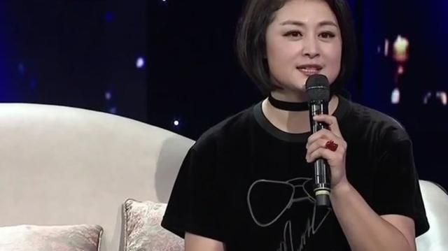 于月仙曾透露谢大脚名字的由来:故意穿双大码鞋,并在鞋里塞棉花休闲区蓝鸢梦想 - Www.slyday.coM 于月仙曾透露谢大脚名字的由来:故意穿双大码鞋,并在鞋里塞棉花休闲区蓝鸢梦想 - Www.slyday.coM