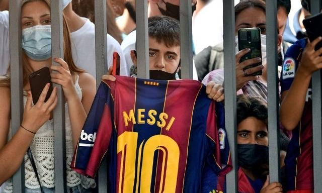 高下立判!巴萨球衣销量下跌80%,而大巴黎卖球衣却赚3000万欧休闲区蓝鸢梦想 - Www.slyday.coM