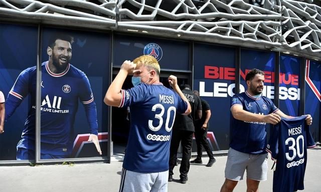 高下立判!巴萨球衣销量下跌80%,而大巴黎卖球衣却赚3000万欧休闲区蓝鸢梦想 - Www.slyday.coM