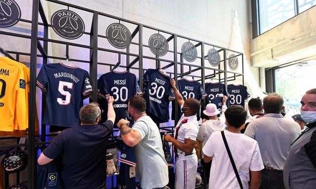 高下立判!巴萨球衣销量下跌80%,而大巴黎卖球衣却赚3000万欧休闲区蓝鸢梦想 - Www.slyday.coM